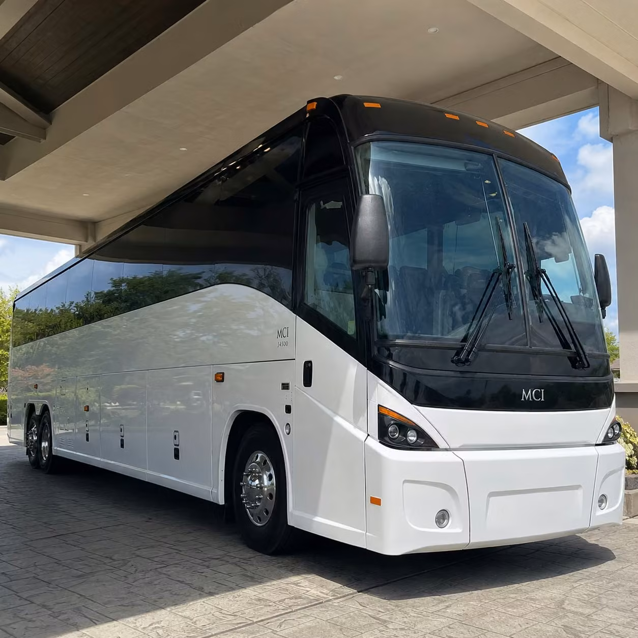 charter buses for large columbus prom groups that need more space